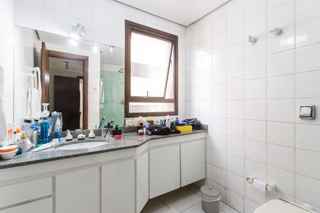Apartamento à venda com 216m², 4 quartos e 3 vagas Apartamento à venda com 216m², 4 quartos e 3 vagasBanheiro Social
