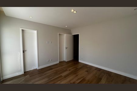 Casa de condomínio à venda com 273m², 4 quartos e 3 vagas Casa de condomínio à venda com 273m², 4 quartos e 3 vagasSuíte 4