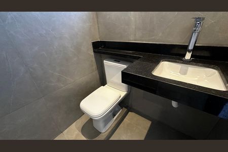 Casa de condomínio à venda com 273m², 4 quartos e 3 vagas Casa de condomínio à venda com 273m², 4 quartos e 3 vagasBanheiro da Suíte 1