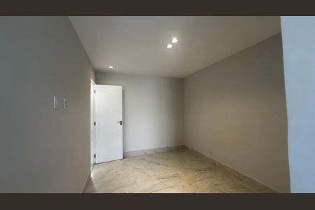 Casa de condomínio à venda com 273m², 4 quartos e 3 vagas Casa de condomínio à venda com 273m², 4 quartos e 3 vagasSuíte 1