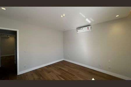 Casa de condomínio à venda com 273m², 4 quartos e 3 vagas Casa de condomínio à venda com 273m², 4 quartos e 3 vagasSuíte 4
