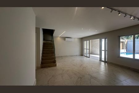 Casa de condomínio à venda com 273m², 4 quartos e 3 vagas Casa de condomínio à venda com 273m², 4 quartos e 3 vagasSala