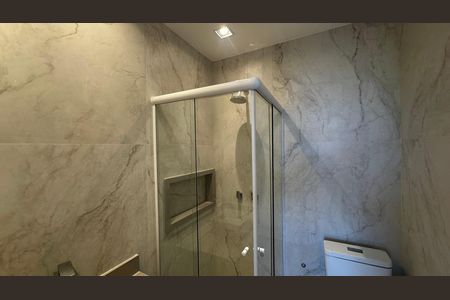 Casa de condomínio à venda com 273m², 4 quartos e 3 vagas Casa de condomínio à venda com 273m², 4 quartos e 3 vagasBanheiro da Suíte 3