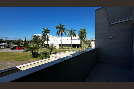 Casa de condomínio à venda com 273m², 4 quartos e 3 vagas Casa de condomínio à venda com 273m², 4 quartos e 3 vagasVaranda dos quartos