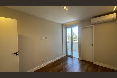 Casa de condomínio à venda com 273m², 4 quartos e 3 vagas Casa de condomínio à venda com 273m², 4 quartos e 3 vagasSuíte 2