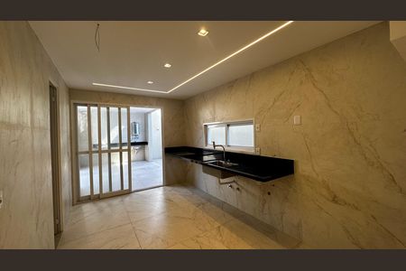 Casa de condomínio à venda com 273m², 4 quartos e 3 vagas Casa de condomínio à venda com 273m², 4 quartos e 3 vagasCozinha