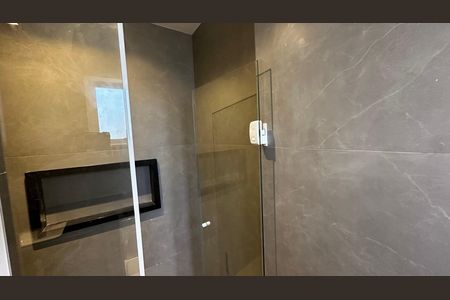 Casa de condomínio à venda com 273m², 4 quartos e 3 vagas Casa de condomínio à venda com 273m², 4 quartos e 3 vagasBanheiro da Suíte 1
