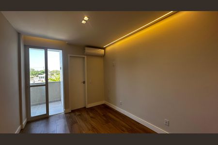 Casa de condomínio à venda com 273m², 4 quartos e 3 vagas Casa de condomínio à venda com 273m², 4 quartos e 3 vagasSuíte 2