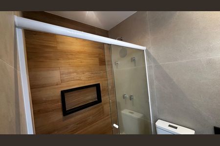 Casa de condomínio à venda com 273m², 4 quartos e 3 vagas Casa de condomínio à venda com 273m², 4 quartos e 3 vagasBanheiro de serviço