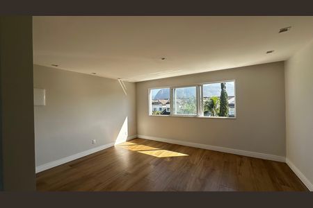 Casa de condomínio à venda com 273m², 4 quartos e 3 vagas Casa de condomínio à venda com 273m², 4 quartos e 3 vagasSalão