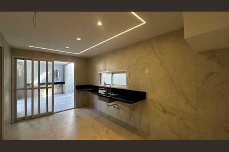 Casa de condomínio à venda com 273m², 4 quartos e 3 vagas Casa de condomínio à venda com 273m², 4 quartos e 3 vagasCozinha