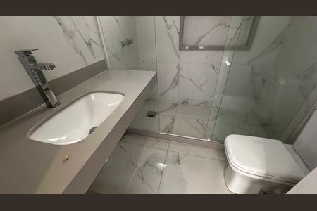 Casa de condomínio à venda com 273m², 4 quartos e 3 vagas Casa de condomínio à venda com 273m², 4 quartos e 3 vagasBanheiro da Suíte 4