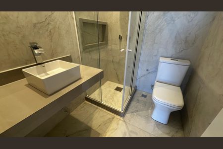 Casa de condomínio à venda com 273m², 4 quartos e 3 vagas Casa de condomínio à venda com 273m², 4 quartos e 3 vagasBanheiro da Suíte 3