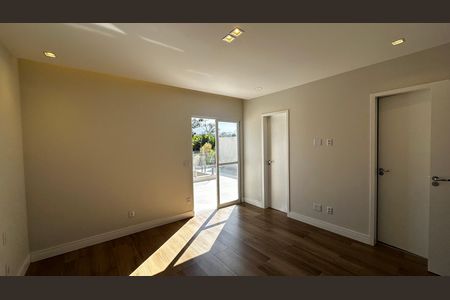 Casa de condomínio à venda com 273m², 4 quartos e 3 vagas Casa de condomínio à venda com 273m², 4 quartos e 3 vagasSuíte 4