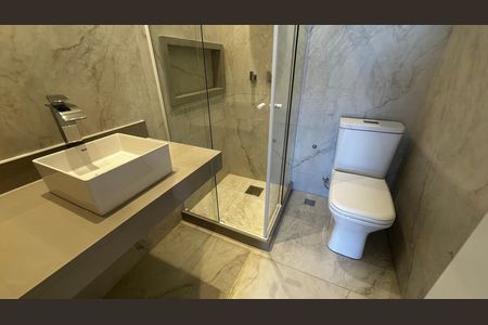Casa de condomínio à venda com 273m², 4 quartos e 3 vagas Casa de condomínio à venda com 273m², 4 quartos e 3 vagasBanheiro da Suíte 3