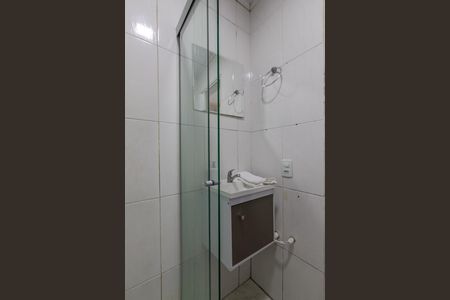 Banheiro de kitnet/studio para alugar com 1 quarto, 25m² em Centro Histórico, Porto Alegre