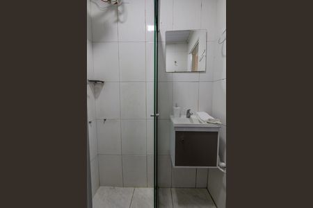 Banheiro de kitnet/studio para alugar com 1 quarto, 25m² em Centro Histórico, Porto Alegre