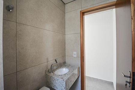 Casa à venda com 150m², 3 quartos e 4 vagasBanheiro da Suíte 2