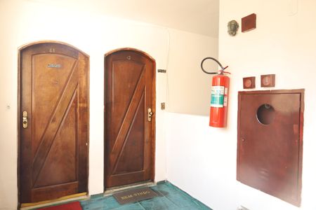 Apartamento para alugar com 60m², 2 quartos e sem vagaÁrea comum - Saguão do andar