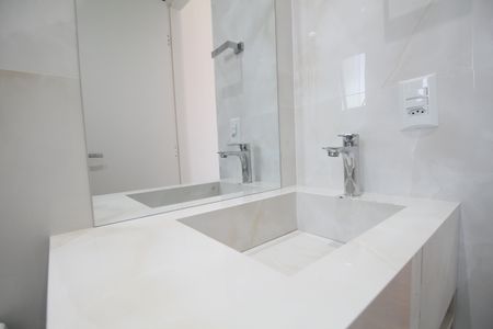Apartamento à venda com 75m², 2 quartos e 2 vagasBanheiro 1