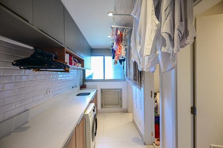 Apartamento para alugar com 211m², 3 quartos e 3 vagasÁrea de Serviço 