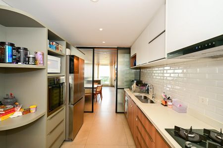 Apartamento para alugar com 211m², 3 quartos e 3 vagasCozinha