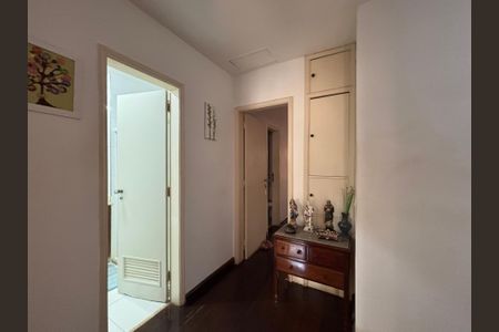 Apartamento à venda com 170m², 3 quartos e 2 vagasCorredor