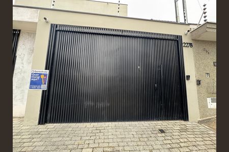 Casa à venda com 140m², 3 quartos e 4 vagas Casa à venda com 140m², 3 quartos e 4 vagasFachada com PLACA