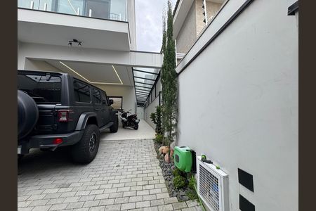 Garagem de casa à venda com 3 quartos, 140m² em Bela Vista, Osasco