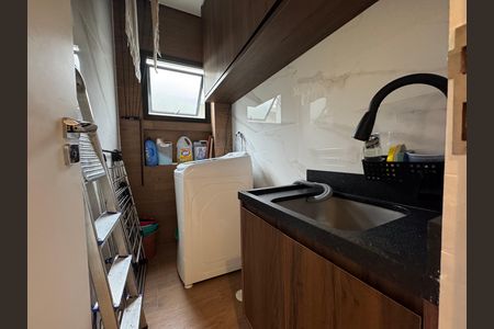 Casa à venda com 140m², 3 quartos e 4 vagas Casa à venda com 140m², 3 quartos e 4 vagasÁrea de Serviço