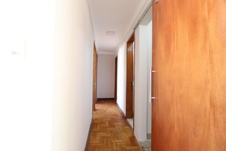 Corredor de apartamento para alugar com 3 quartos, 115m² em Centro, Uberlândia