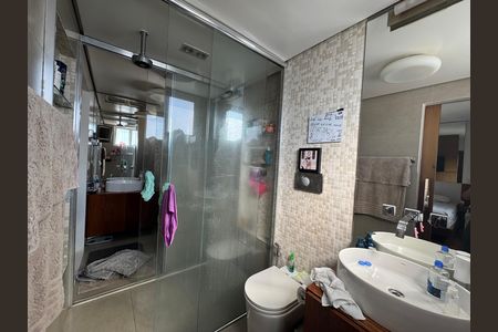 Apartamento à venda com 200m², 3 quartos e 4 vagasBanheiro suíte Master