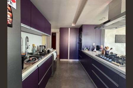 Apartamento à venda com 200m², 3 quartos e 4 vagasCozinha