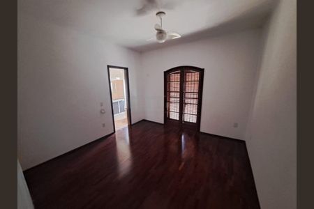 Casa à venda com 3 quartos, 210m² em Vila Madalena, Campinas