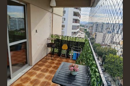 Apartamento à venda com 60m², 2 quartos e 1 vaga Apartamento à venda com 60m², 2 quartos e 1 vagaVaranda