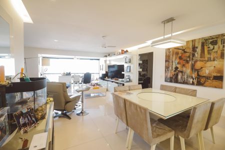 Apartamento à venda com 138m², 4 quartos e 3 vagas Apartamento à venda com 138m², 4 quartos e 3 vagasSala