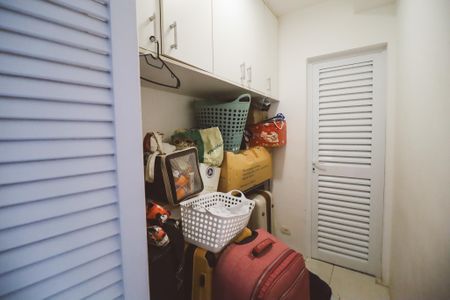 Apartamento à venda com 138m², 4 quartos e 3 vagas Apartamento à venda com 138m², 4 quartos e 3 vagasQuarto de Serviço
