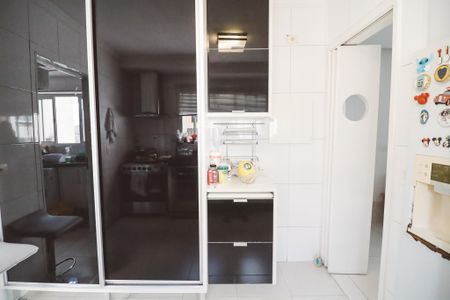 Apartamento à venda com 138m², 4 quartos e 3 vagas Apartamento à venda com 138m², 4 quartos e 3 vagasCozinha