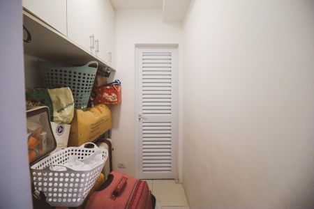 Apartamento à venda com 138m², 4 quartos e 3 vagas Apartamento à venda com 138m², 4 quartos e 3 vagasQuarto de Serviço