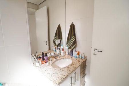Apartamento à venda com 138m², 4 quartos e 3 vagas Apartamento à venda com 138m², 4 quartos e 3 vagasBanheiro da Suíte 1