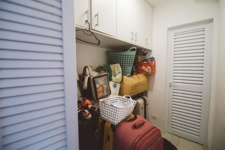 Apartamento à venda com 138m², 4 quartos e 3 vagas Apartamento à venda com 138m², 4 quartos e 3 vagasQuarto de Serviço