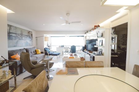 Apartamento à venda com 138m², 4 quartos e 3 vagas Apartamento à venda com 138m², 4 quartos e 3 vagasSala