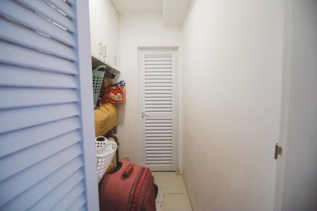 Apartamento à venda com 138m², 4 quartos e 3 vagas Apartamento à venda com 138m², 4 quartos e 3 vagasQuarto de Serviço