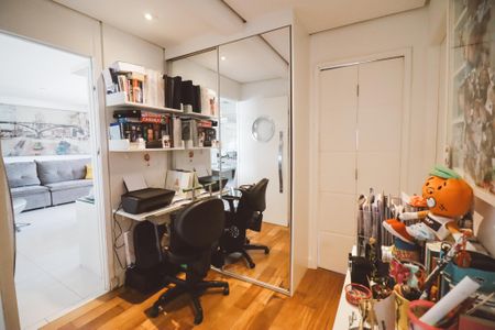 Apartamento à venda com 138m², 4 quartos e 3 vagas Apartamento à venda com 138m², 4 quartos e 3 vagasHall