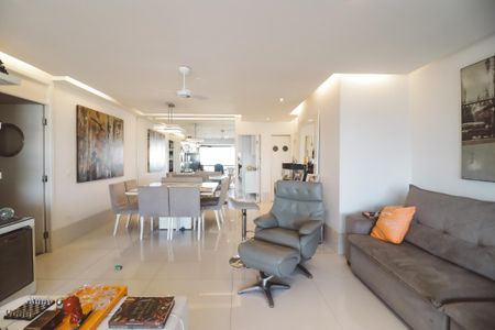 Apartamento à venda com 138m², 4 quartos e 3 vagas Apartamento à venda com 138m², 4 quartos e 3 vagasSala