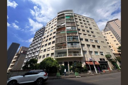 Apartamento à venda com 146m², 3 quartos e sem vaga Apartamento à venda com 146m², 3 quartos e sem vagaFachada