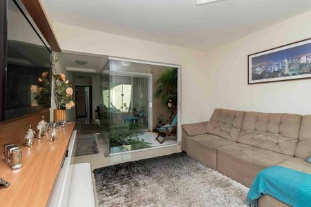 Casa à venda com 6 quartos, 200m² em Vila Regente Feijó, São Paulo