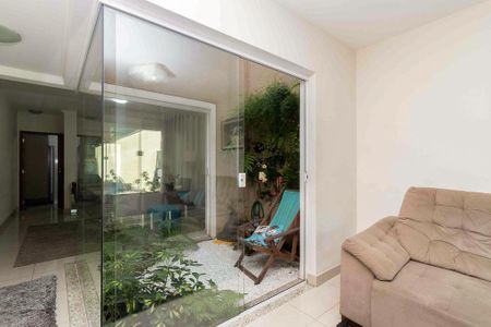 Casa à venda com 6 quartos, 200m² em Vila Regente Feijó, São Paulo