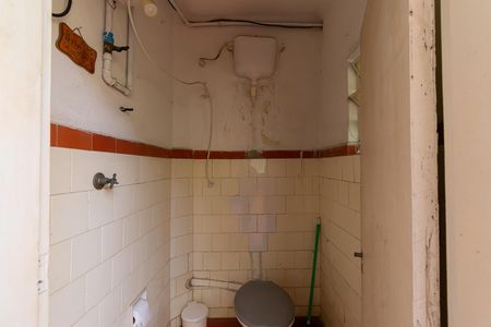 Casa para alugar com 300m², 3 quartos e 8 vagasBanheiro de Serviço