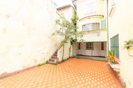 Casa para alugar com 300m², 3 quartos e 8 vagasQuintal